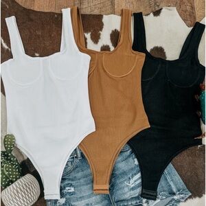 Dynamic White Contour Ribbed Tank‎ Bodysuit | NEW/NWT!!🩶☀️